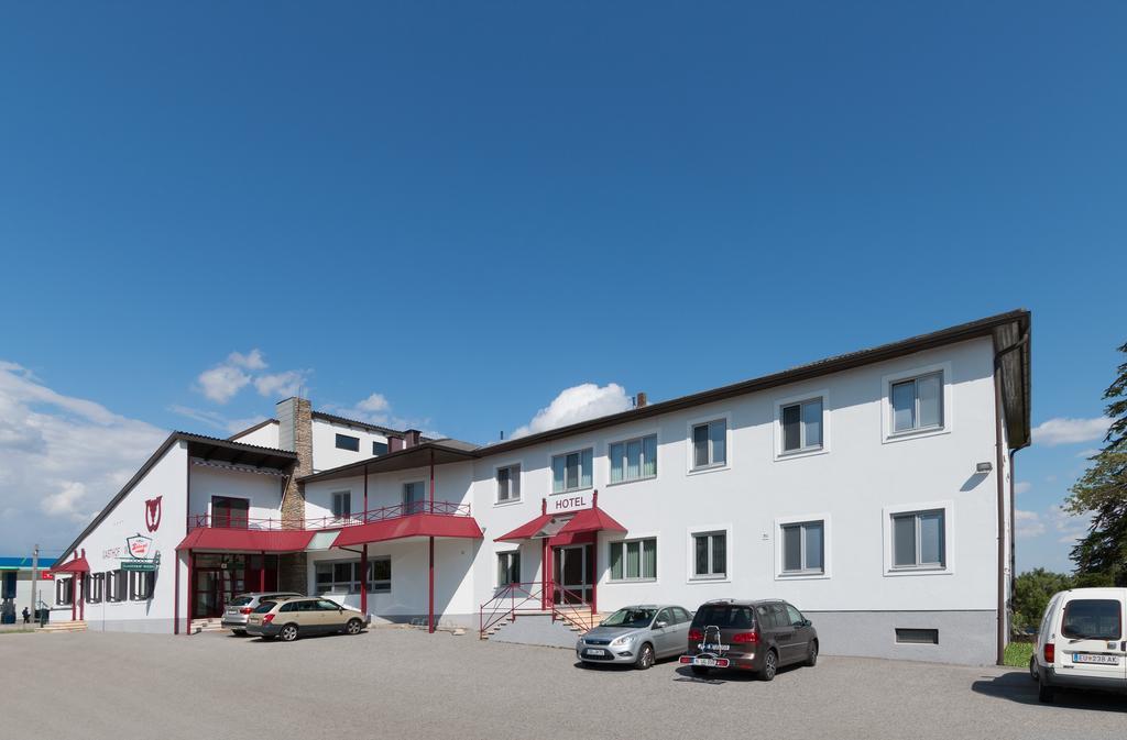 Gasthof-Pension Wein Breitenbrunn am Neusiedler See Esterno foto