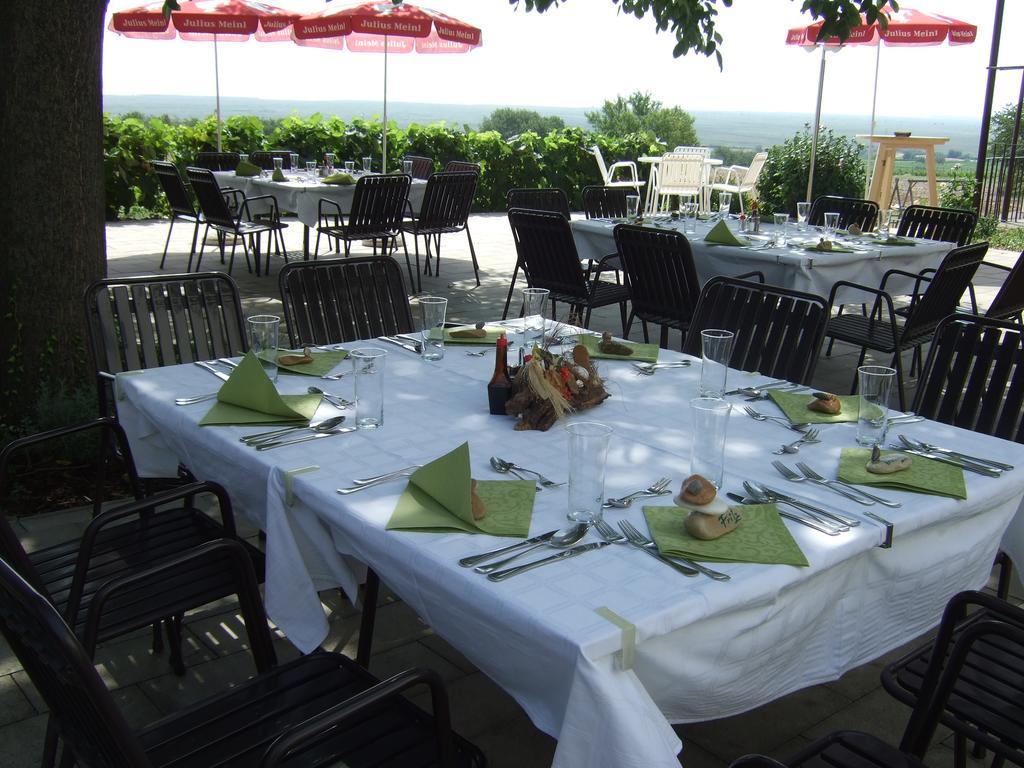 Gasthof-Pension Wein Breitenbrunn am Neusiedler See Esterno foto